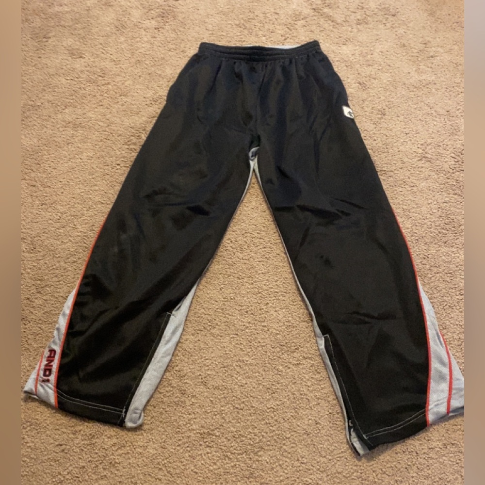 And1 brand boys size L (14-16) sweatpants zipper does not have clasp but do zip)